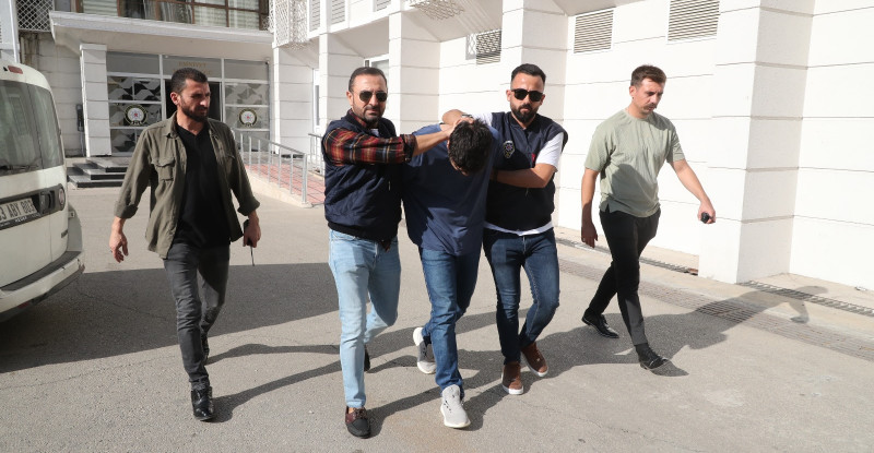 MERSİN’DE AYNI HASTANEDE ÇALIŞTIĞI İNTÖRN DOKTORU POMPALI TÜFEKLE YARALAYAN TEKNİSYEN TUTUKLANDI