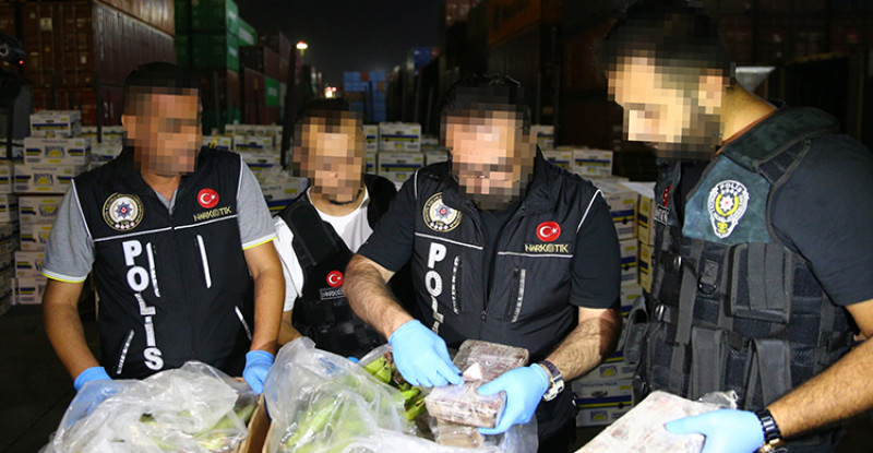 MERSİN LİMANI’NDA 610 KİLOGRAM KOKAİN ELE GEÇİRİLDİ…!