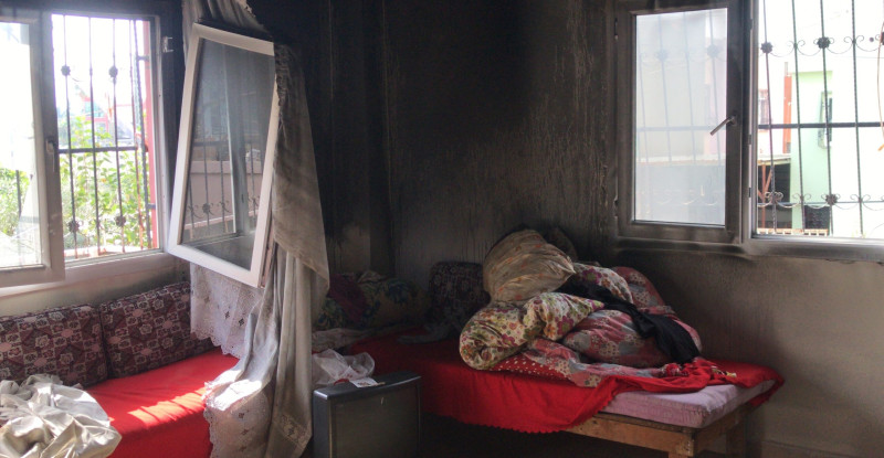 ADANA’DA DEHŞET! ESKİ KOCASI KAPIYI ÜSTÜNE KİLİTLEYİP EVİ ATEŞE VERDİ…