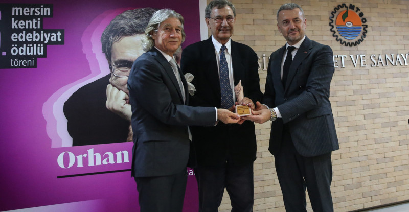 MERSİN KENTİ EDENİYAT ÖDÜLÜ ORHAN PAMUK’A VERİLDİ