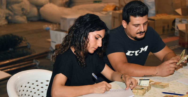 MERSİN’DE DEPREMZEDELER İÇİN KURULAN YARDIM DEPOLAMA MERKEZİNDEKİ MONTUN CEBİNDEN 22 MİLYON GÜNEY KORE WONU ÇIKTI…!