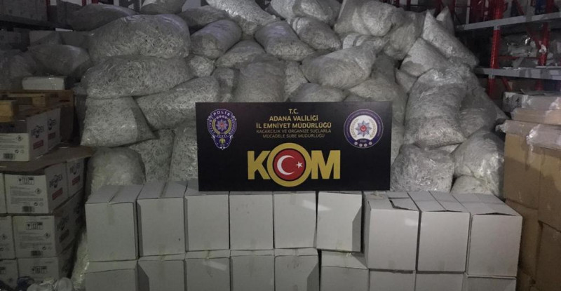 ADANA’DA BİR DEPODA KAÇAK 52 MİLYON 10 BİN MAKARON ELE GEÇİRİLDİ