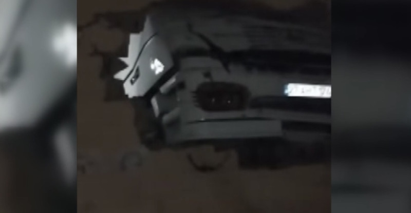 GAZİANTEP’TE PARK HALİNDEYKEN HAREKET EDEN TIR EVE GİRDİ