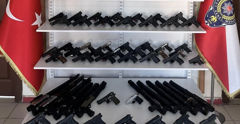 ADANA’DA BİR HAFTADA RUHSATSIZ 63 SİLAH ELE GEÇİRİLDİ