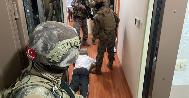 MERSİN’DE TERÖR ÖRGÜTLERİ DEAŞ, DHKP/C VE THKP/C YÖNELİK OPERASYONDA 4 ŞÜPHELİ YAKALANDI