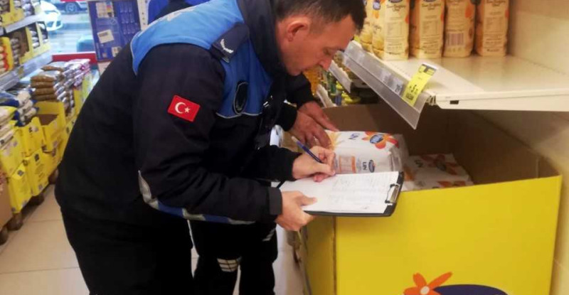 MERSİN’DE MARKETLERDE DENETİM YAPILDI