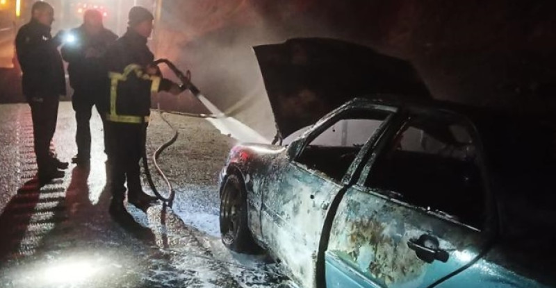 HATAY’DA SEYİR HALİNDEKİ OTOMOBİL ALEV ALDI