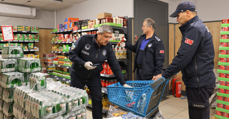 SİLİFKE’DE ZİNCİR MARKETLER DENETLENDİ