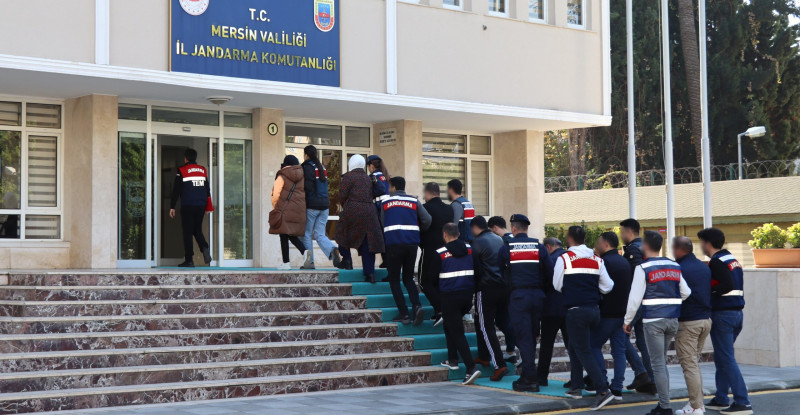 MERSİN VE GAZİANTEP’TE DEAŞ’A FON TOPLADIKLARI İDDİASIYLA 9 ŞÜPHELİ YAKALANDI