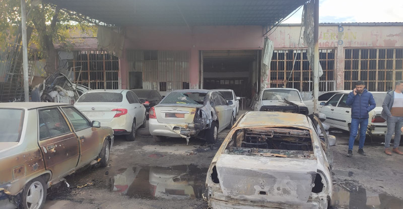 ADANA’DA KUNDAKLAMA NEDENİYLE ÇIKTIĞI İDDİA EDİLEN YANGINDA 6 OTOMOBİLDE HASAR OLUŞTU