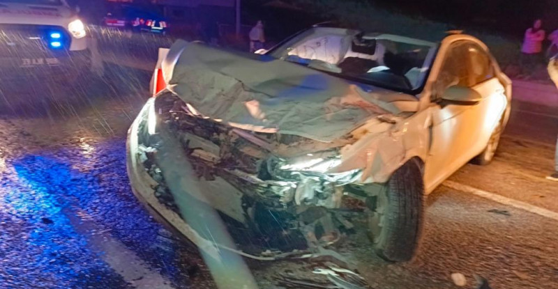 MERSİN’DE İKİ OTOMOBİLİN ÇARPIŞTIĞI KAZADA 2 KİŞİ AĞIR YARALANDI