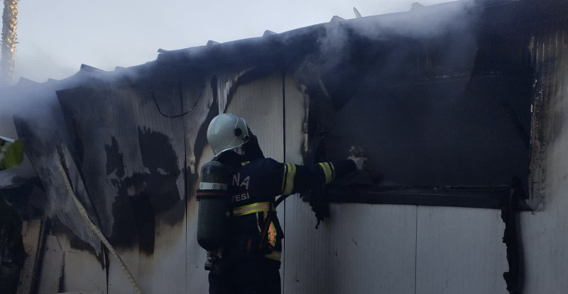 ADANA’DA BİR RESTORANDA ELEKTRİKLİ SOBANIN DEVRİLMESİ SONUCU ÇIKAN YANGIN’DA 1 KİŞİ AĞIR YARALANDI