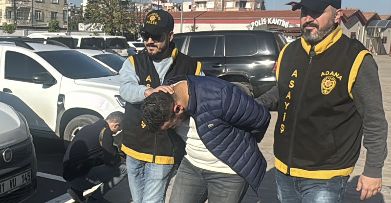 ADANA’DA ŞÜPHE ÜZERİNE DURDURULAN TAKSİDEN 3 RUHSATSIZ SİLAH ÇIKTI!