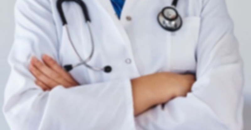 ADANA’DA SAHTE DOKTOR YAKA KARTI KULLANAN KADIN YAKALANDI