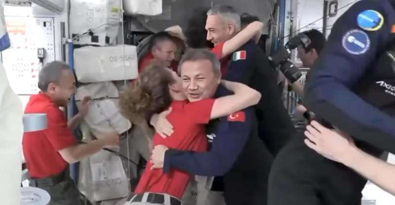 İLK TÜRK ASTRONOT ALPER GEZERAVCI , ULUSLARARASI UZAY İSTASYONU’NDA