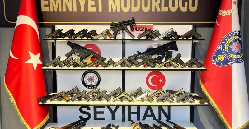 ADANA’DA POLİSİN UYGULAMALARINDA RUHSATSIZ 60 SİLAH ELE GEÇİRİLDİ