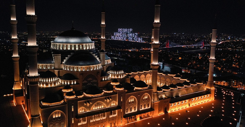 “ÜÇ AYLARIN “ İLK BAŞLANGICINI SİMGELEYEN REGAİP KANDİLİ BUGÜN KUTLANACAK