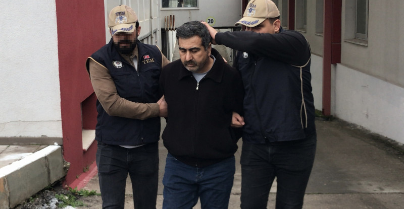 ADANA’DA 2 YILDIR ARANAN FİRARİ FETÖ HÜKÜMLÜSÜ ESKİ POLİS YAKALANDI