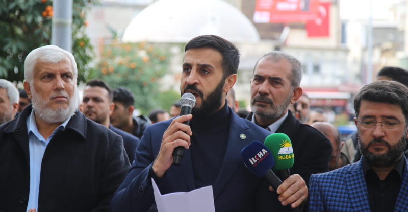 İSRAİL’İN GAZZE’YE SALDIRILARI ADANA’DA PROTESTO EDİLDİ