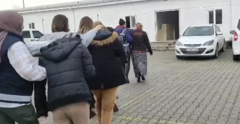 OSMANİYE’DE EV VE İŞ YERLERİNDEN HIRSIZLIK YAPAN 3 ZANLI TUTUKLANDI