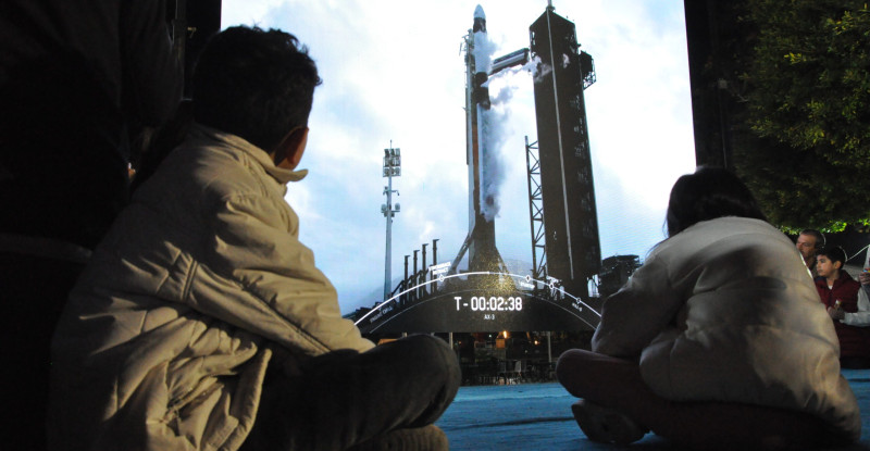 TÜRKİYE’NİN İLK ASTRONOTU GEZERAVCI’NIN HEMŞERİLERİ, UZAY YOLCULUĞUNU SİLİFKE’DE DEV EKRANLARDAN TAKİP ETTİ