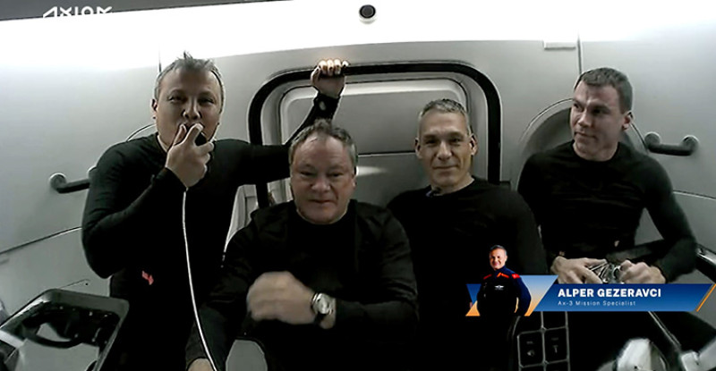 İLK TÜRK ASTRONOT ALPER GEZERAVCI’NIN UZAYDAKİ İLK SÖZÜ ”İSTİKBAL GÖKLERDEDİR” OLDU