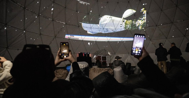 TÜRKİYE’NİN İLK ASRANOTU GEZERAVCI’YI TAŞIYAN UZAY ARACININ “KENETLENMESİ” İLGİYLE TAKİP EDİLDİ