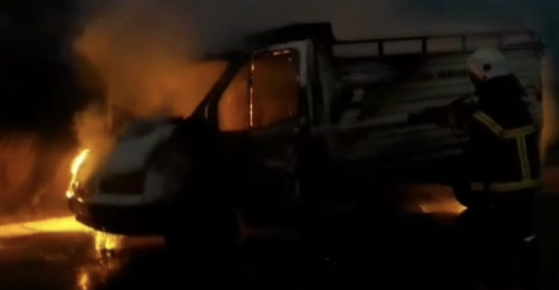 ADANA’DA SEYİR HALİNDEKİ PİKAP YANDI