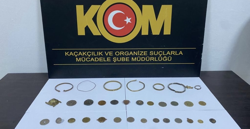 MERSİN’DE 24 SİKKE VE 10 OBJE ELE GEÇİRİLDİ…