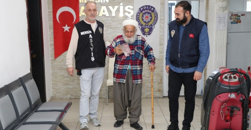 MERSİN’DE 78 YAŞINDAKİ YAŞLI ADAM 300 BİN LİRA DOLANDIRILMAKTAN SON ANDA KURTULDU