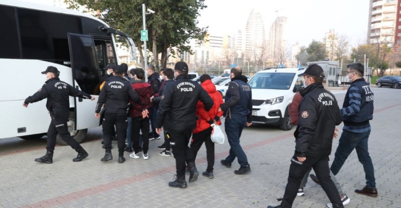 MERSİN’DE TERÖR ÖRGÜTÜ DEAŞ OPERASYONUNDA 16 ŞÜPHELİ YAKALANDI