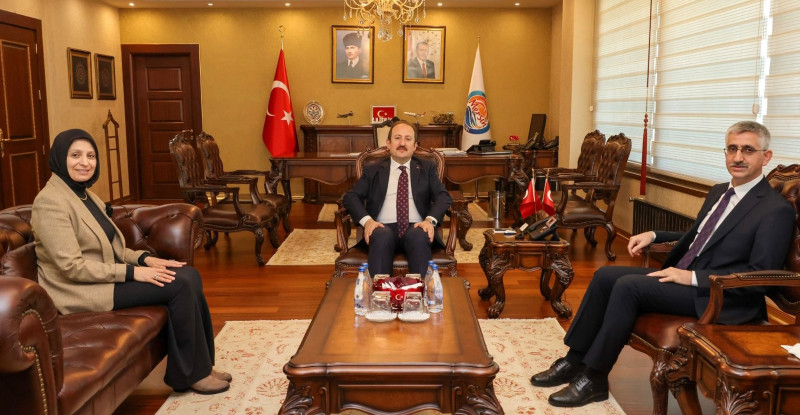 MİLLİ EĞİTİM BAKAN YARDIMCISI YILMAZ, MERSİN VALİLİĞİNE ZİYARETTE BULUNDU