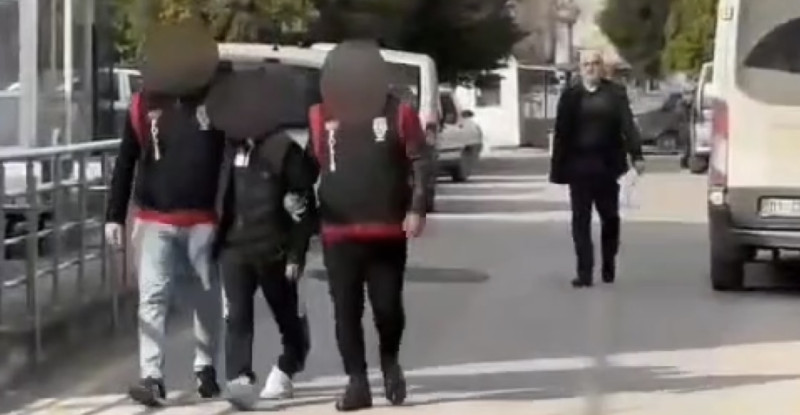 ADANA’DA ÇEŞİTLİ SUÇLARDAN 53 YIL KESİNLEŞMİŞ HAPİS CEZASI OLAN FİRARİ HÜKÜMLÜ YAKALANDI