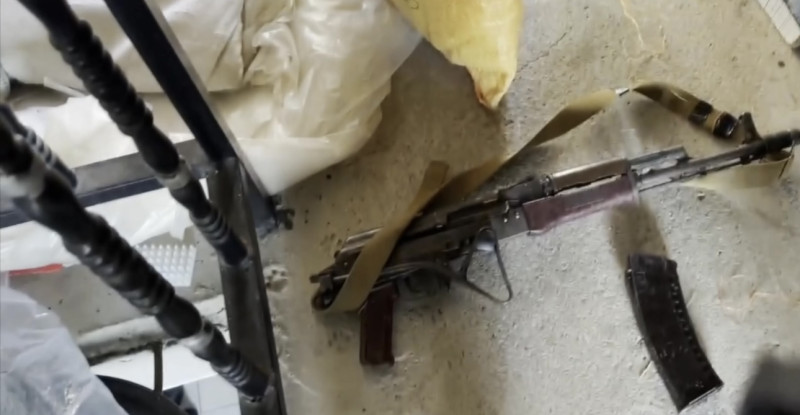 ADANA’DA 2 ADRESE DÜZENLENEN OPERASYONDA RUHSATSIZ 3 TABANCA VE KALAŞNİKOF TÜFEK ELE GEÇİRİLDİ