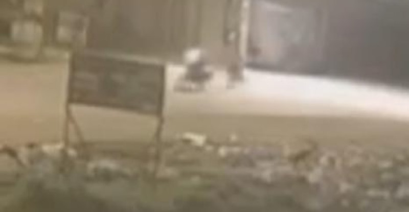 ADANA’DA İKİ MOTOSİKLETİN ÇARPIŞMASI SONUCU BİR KİŞİNİN HAYATINI KAYBETTİĞİ  KAZA GÜVENLİK KAMERASINA YANSIDI