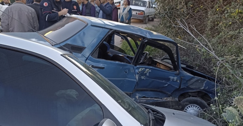 ADANA’NIN KOZAN İLÇESİNDE,  İKİ OTOMOBİLİN ÇARPIŞTIĞI KAZADA 2‘Sİ ÇOCUK 6 KİŞİ YARALANDI