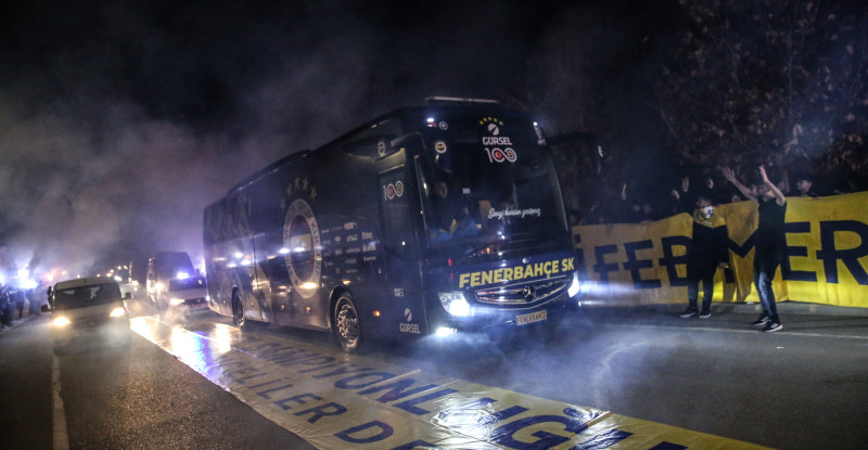FENERBAHÇE KAFİLESİ, HATAY KARŞILAŞMASI İÇİN ADANA’DAN MERSİN’E HAREKET ETTİ