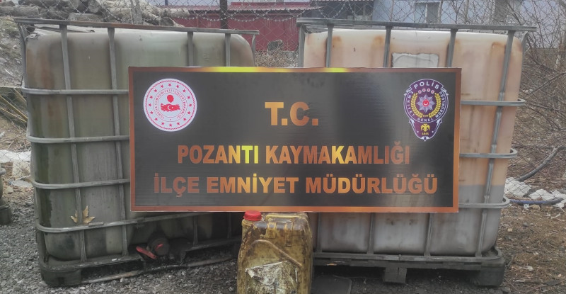 ADANA’NIN POZANTI İLÇESİNDE BİR İŞYERİNE YAPILAN OPERASYONDA BİN LİTRE KAÇAK AKARYAKIT ELE GEÇİRİLDİ