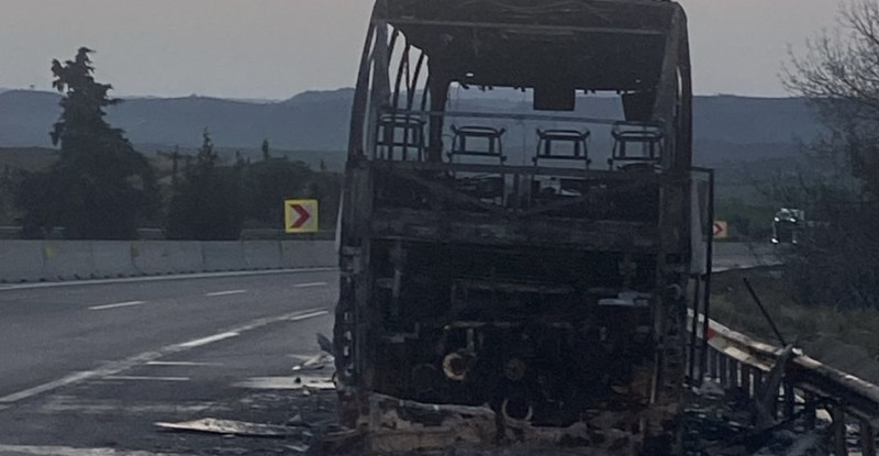 ADANA’NIN POZANTI İLÇESİNDE SEYİR HALİNDEYKEN YANGIN  ÇIKAN YOLCU OTOBÜSÜNDE HASAR OLUŞTU