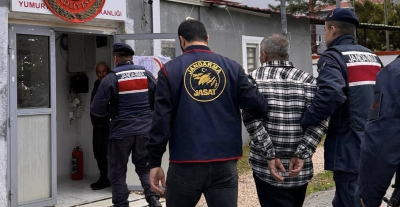 ADANA’DA 27 YIL 8 AY HAPİS CEZASIYLA ARANAN FİRARİ HÜKÜMLÜ YAKALANDI