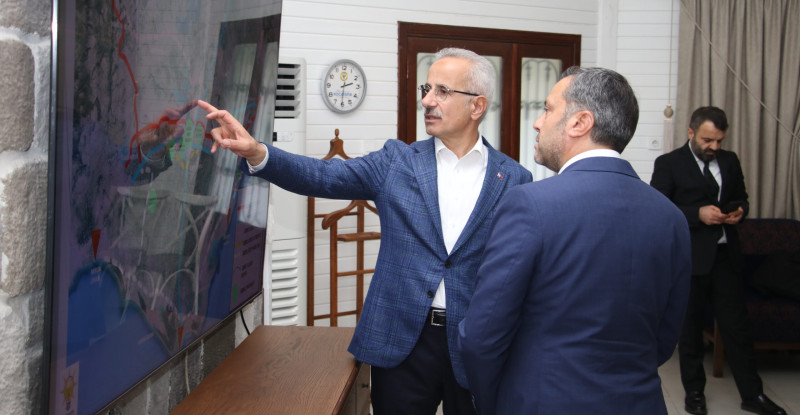 BAKAN URALOĞLU: “2027 YILINDA MERSİN-ADANA-OSMANİYE-GAZİANTEP HIZLI TREN HATTI PROJESİNİ HİZMETE AÇACAĞIZ