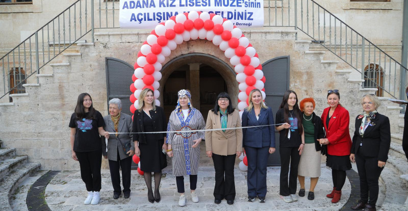 ADANA’DAKİ TARİHİ KIZ LİSESİ’NDE “ANI MÜZESİ” AÇILDI