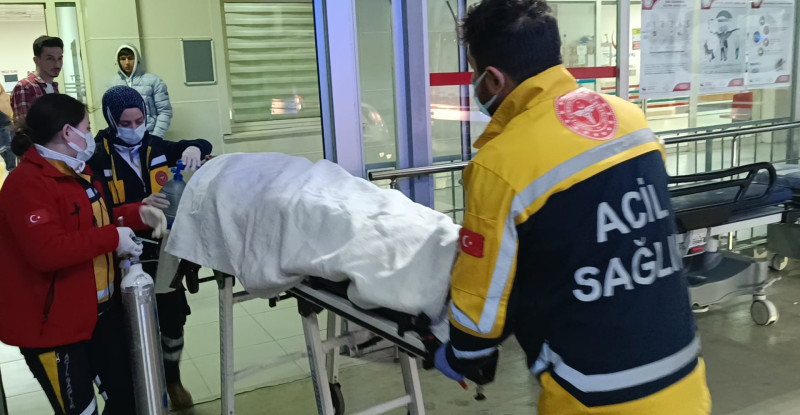 ADANA’NIN KOZAN İLÇESİNDE OTOMOBİLİN DEVRİLMESİ SONUCU 2 KİŞİ YARALANDI