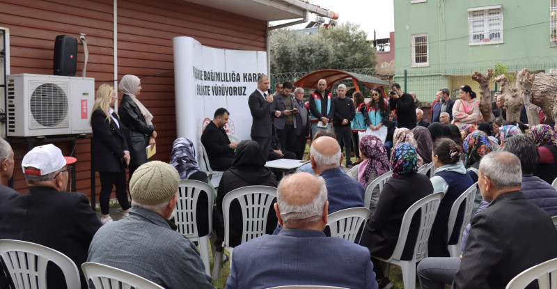 YÜREĞİR KAYMAKAMI MEHMET AKSU, BAĞIMLILIKLA MÜCADELE KAPSAMINDA ESNAF VE VATANDAŞLARLA BULUŞTU