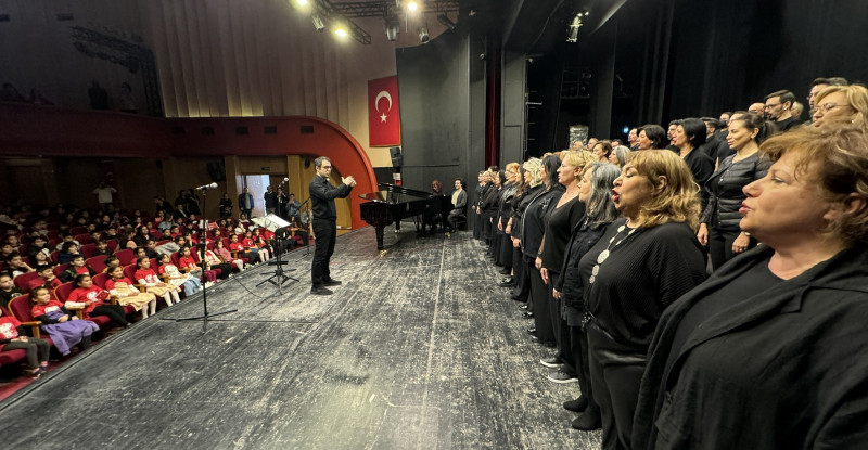 DEVLET ÇOKSESLİ KOROSU, ADANA’DA DEPREMZEDE ÇOCUKLARLA BULUŞTU