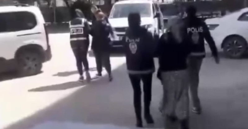 MERSİN’DE KUYUMCUDAN HIRSIZLIK YAPAN 3 ZANLIDAN 2’Sİ YAKALANDI