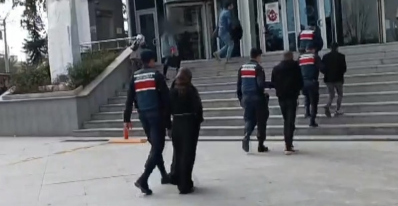 MERSİN, OSMANİYE VE ADANA’DA DÜZENLENEN GÖÇMEN KAÇAKÇILIĞI OPERASYONUNDA 3 ZANLI YAKALANDI