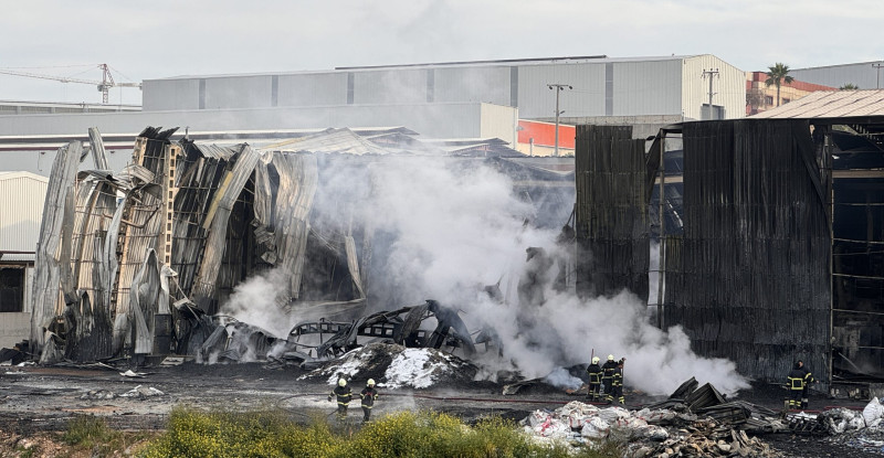 ADANA’DA PLASTİK FABRİKASINDA ÇIKAN YANGIN İTFAİYE EKİPLERİNCE KONTROL ALTINA ALINDI