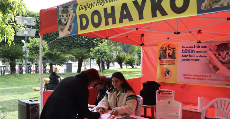ADANA’DA SAHİPSİZ HAYVANLARIN KISIRLAŞTIRILMASI İÇİN İMZA KAMPANYASI BAŞLATILDI