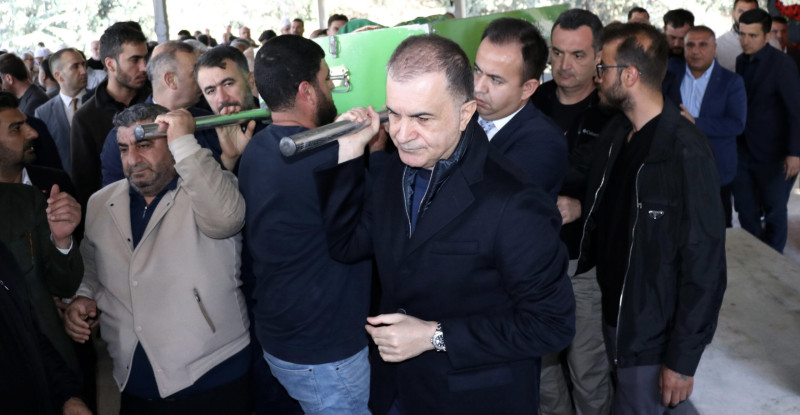 AK PARTİ MKYK ÜYESİ MEHMET ŞÜKRÜ ERDİNÇ’İN KARDEŞİ ADANA’DA SON YOLCULUĞUNA UĞURLANDI